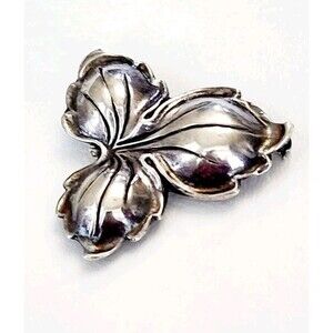 VINTAGE 925 STERLING SILVER BY JEWELART ENGRAVED LEAF BROOCH PIN SIGNED 5.52g